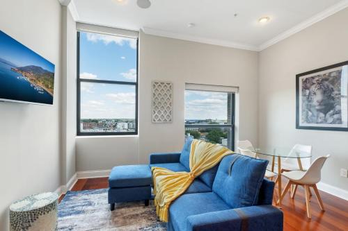 Lavish 1BR with Pool & Gym Access