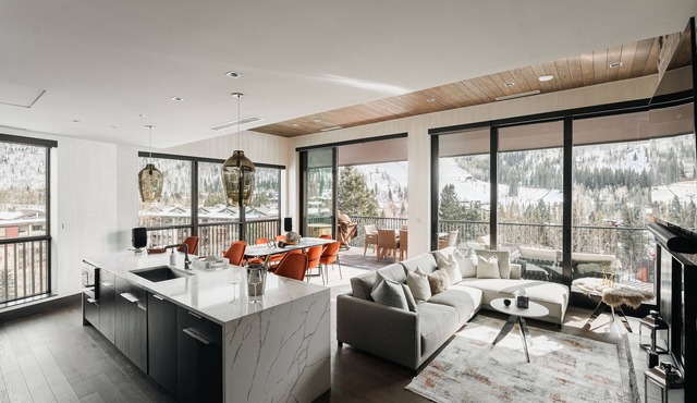 Lavish 3-Bedroom Penthouse with Four Seasons Flair