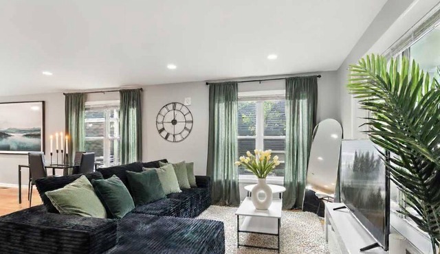 Lavish 3Bed 3Bath Condo in Uptown