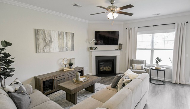 Lavish 4BR/3BA Home with Pool, Grill, Video Games, King Bed