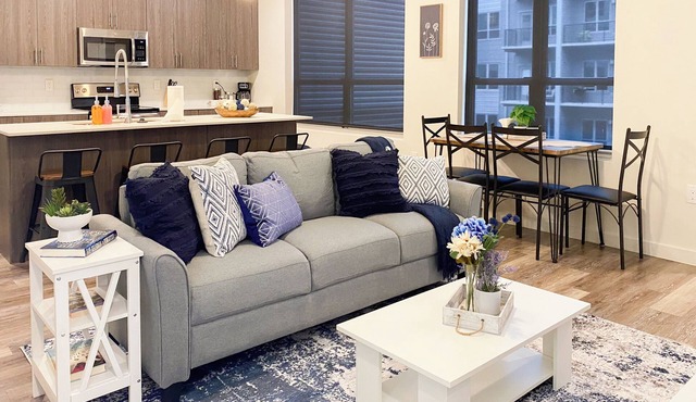 Lavish Apartment in the Heart of Louisville! Pool, Hot Tub, Gym, & Virtual Golf!