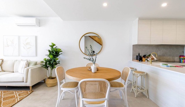 Lavish Coastal 2-Bed with Stunning Ocean Views