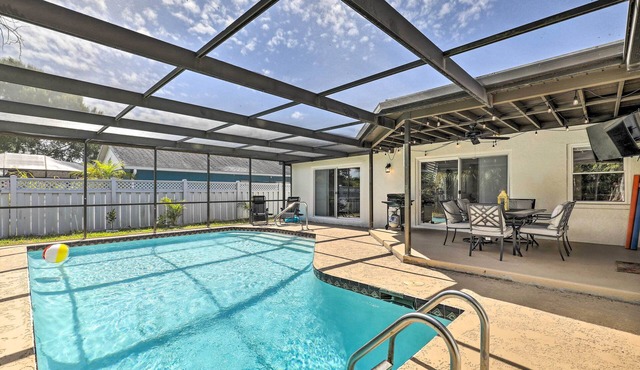 Lavish Holiday Home w/Lanai & Heated Outdoor Pool