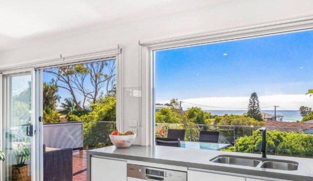 Lavish Home 4mins to the beach Pet- Friendly House