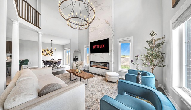 Lavish Home on Hamilton Mountain- King Bed