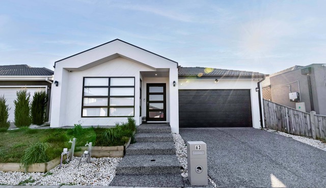 lavish home while away, enjoy new home, airport/city hide out. Not to miss