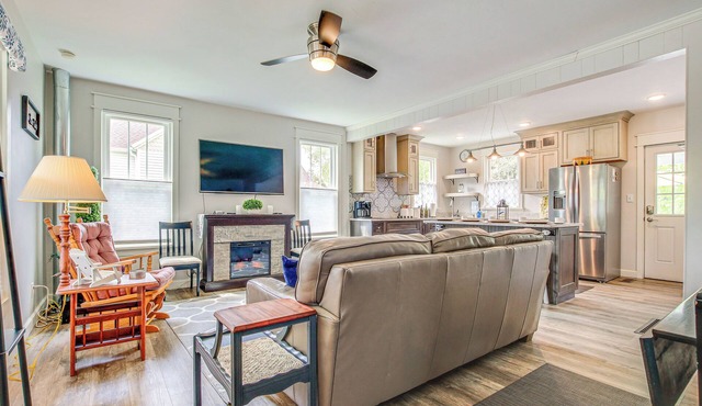 Lavish House w/Patio - 2 Blocks to Green Lake!