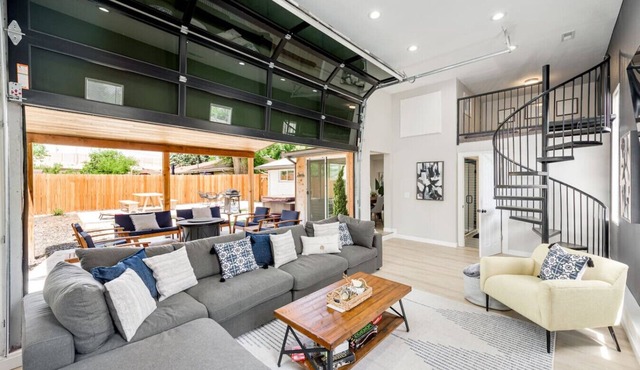 Lavish Indoor/Outdoor Retreat 15 Min to DT Denver