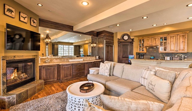 Lavish Jeremy Ranch Retreat - 6 Mi to the Canyons!