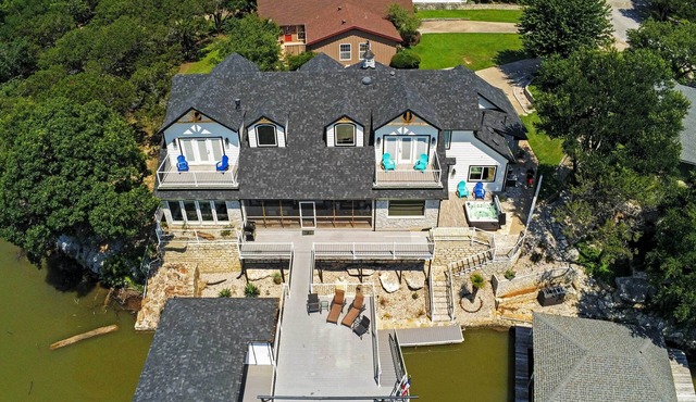 Lavish Lake House, Near Vineyards + Marinas!