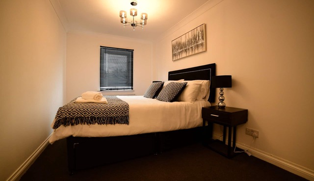 Lavish modern 1 bedroom Apt close to city centre