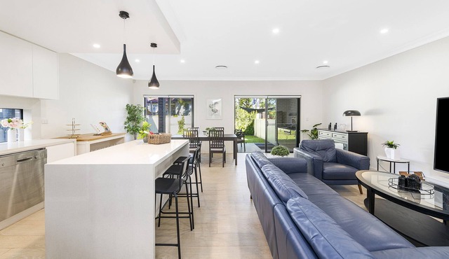 Lavish Modern Home Close to Sydney Olympic Park & Parramatta CBD