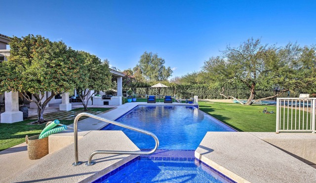 Lavish Paradise Valley Home w/Sports Court & Pool