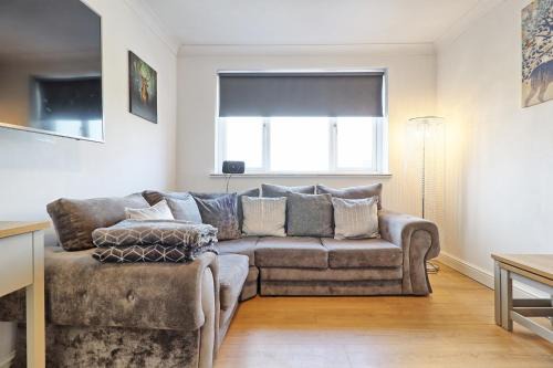 Lavish Rayleigh Apartment - LMV Property