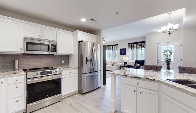 Lavish Tranquil No-Steps Oasis