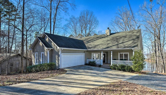 Lavonia Lake House w/Private Dock & Bonfire!