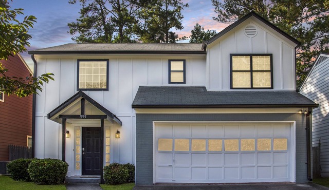 Lawrenceville Gem! Close Hwy 85 & 316!