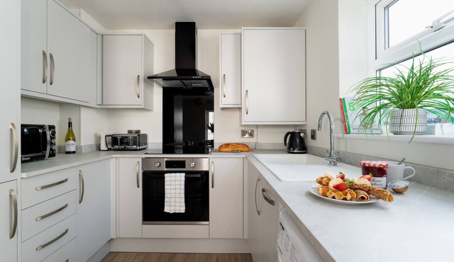 Lawsons Place - Coastal, Babbacombe with parking