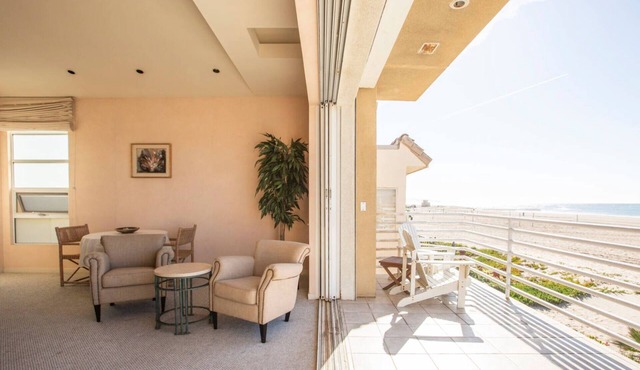 LAX Beachhouse - Luxury On The Sand and near LAX