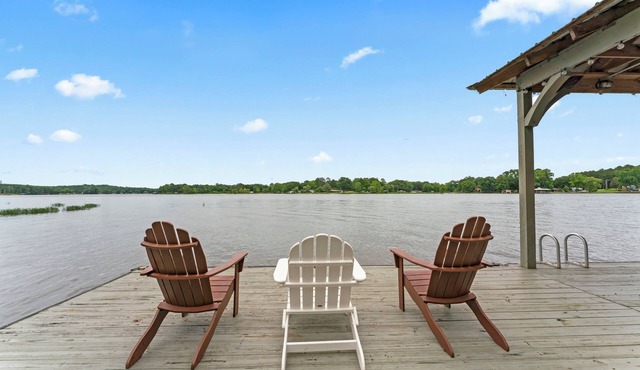Lay Lake - On main Channel in private area. With Hot Tub and Kayaks