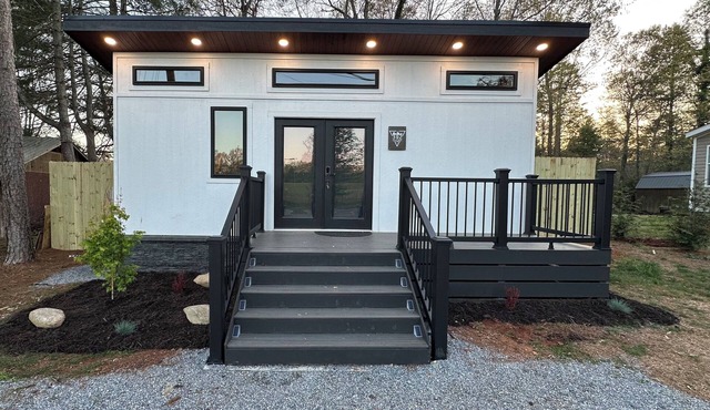 Layla Haus-Tiny Home W/Private Yard ~ Pet Friendly