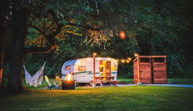 "Layla" the Glamping Trailer at Ashford Lodge