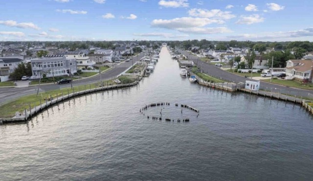 Laylas beach waterside private 3 bedroom entire home backyard access beach view