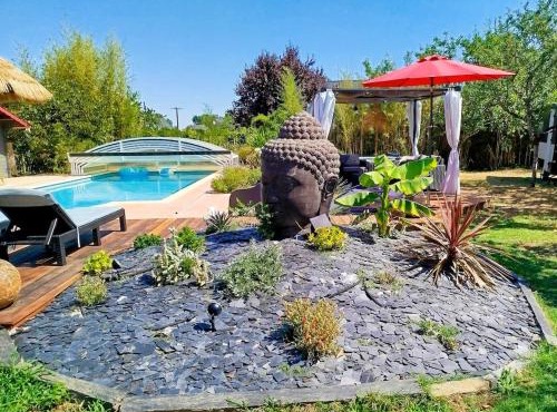 Layon cottage with shared pool