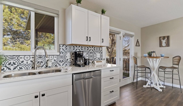 *Layton 4 Bed Home, Minutes to Hill AFB, Lagoon, Ski Hills