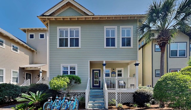 Layze Dayze | Luxe Cottage, .5mi From Beach + Amenities