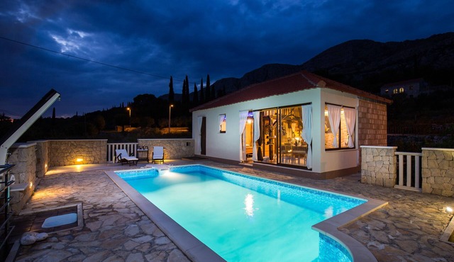 Lazuština Paradise - Holiday Home with Swimming Pool