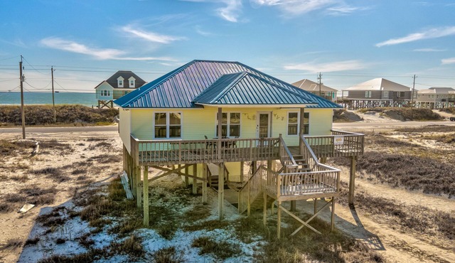 Lazy Bass - Family Friendly Three Bedroom/Two Bath Home - Easy Walk to Beach