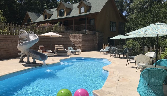 Lazy Bear Lodge: Getaways, WineTours, Bridal Parties,Reunions, Corporate Retreat