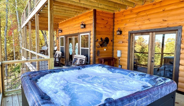 Lazy Bear Lodge (5-Bedroom Cabin) with Pool and Mountain view by RedAwning