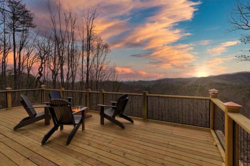 Lazy Bear Lodge - A Mountain Top Cabin