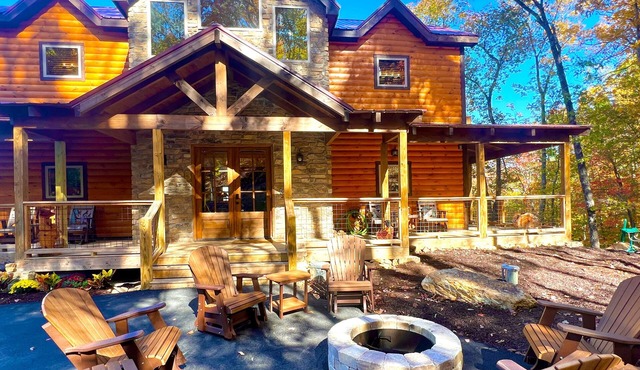 Lazy Bear Lodge: Free Attraction Tickets, Hot Tub & Theater Room