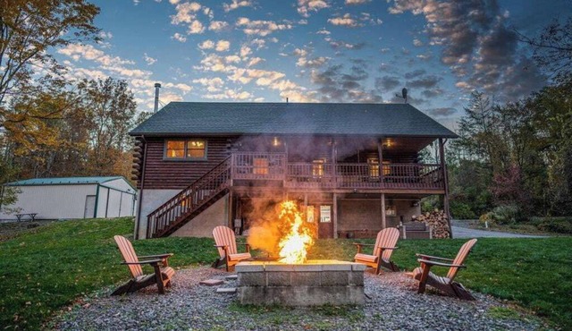Lazy Bear Lodge I Hot Tub + Playground + Views