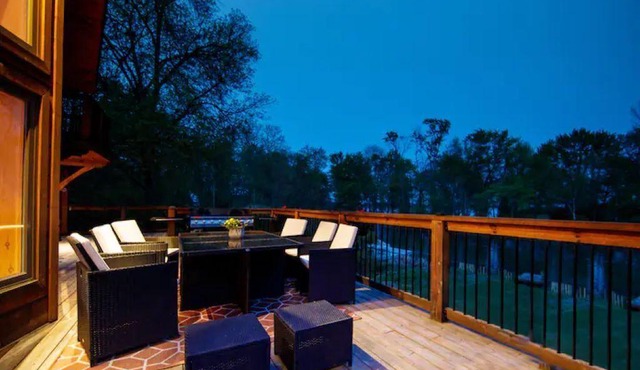 Lazy Bear Log Home-Lake front