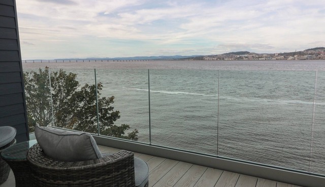 LAZY BULLDOG, pet friendly, country holiday cottage in Newport-On-Tay