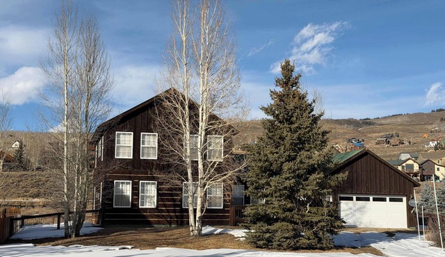 Lazy C House-pet friendly in a quiet neighborhood