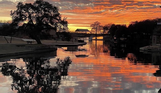 Lazy Cove Waterfront Getaway on Lake LBJ!