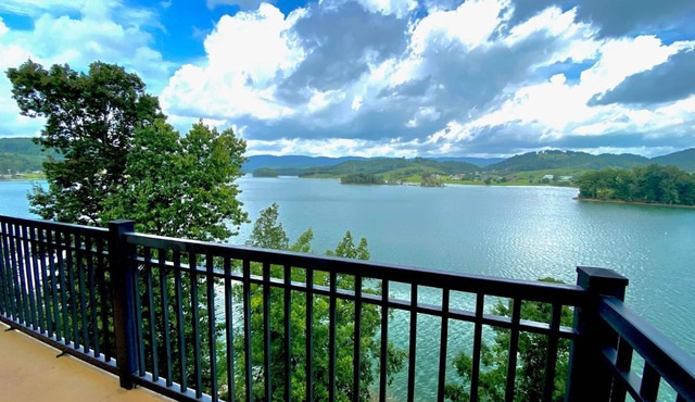 Lazy Days 3 br 3 bath Condo on Cherokee Lake, POOL