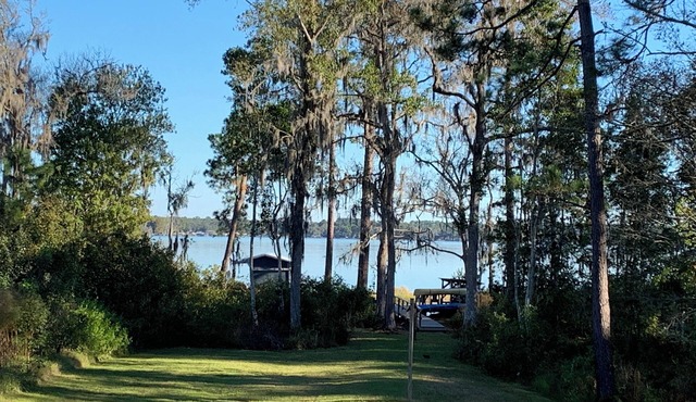 Lazy Days Lake Retreat