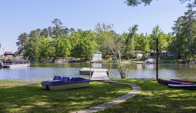 Lazy Days on Lakeshore - Private Dock, Kayaks SUP, Firepit and more