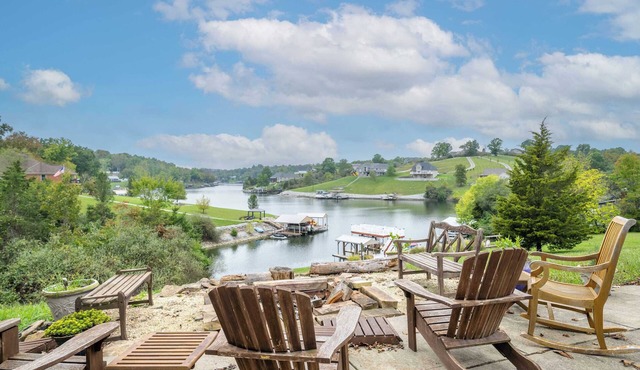 Lazy Days – Waterfront for 12!