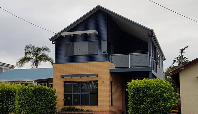 "LAZY DAYZ" Currarong beach home. 50m from unspoilt beaches and walking tracks