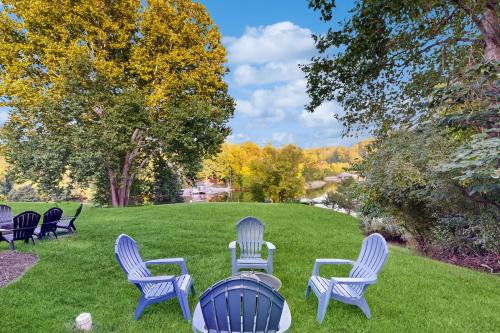 Lazy Daze Lakeside Retreat