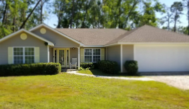 Lazy Daze! Pups OK, Ideal location! Fenced Yard, Nice House. Wonderful!