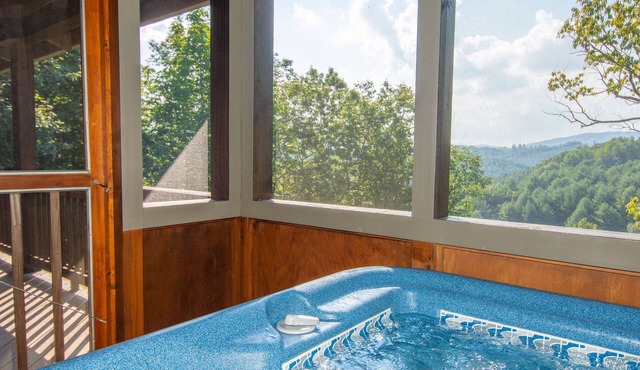 Lazy Dog Log Cabin | Pet-Friendly with a Fenced Yard | Catch & Release Lake
