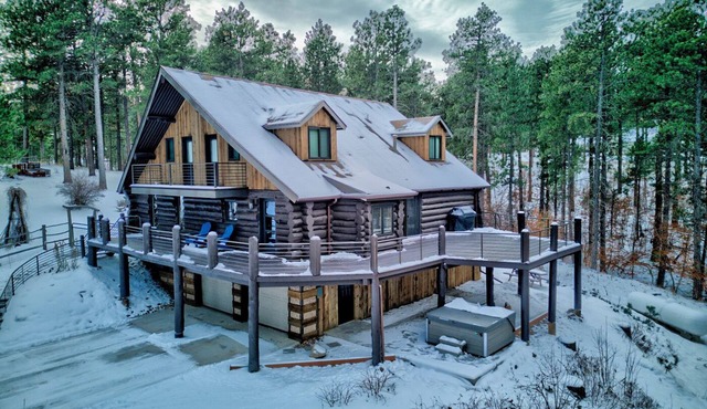 Lazy Elk Lodge, Gorgeous Updated Cabin just outside of Spearfish